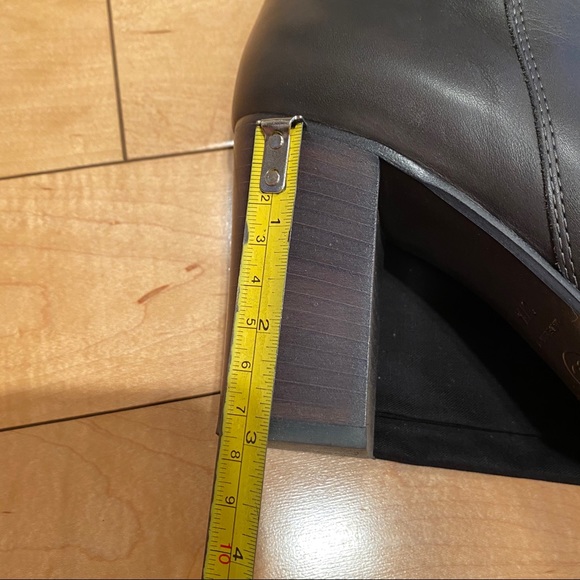 Chanel dark grey boots - Picture 4 of 13